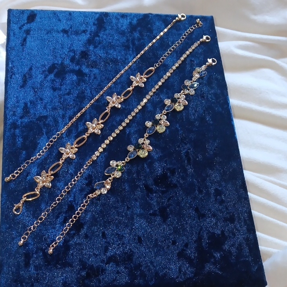 Bracelet set 4 gold tone